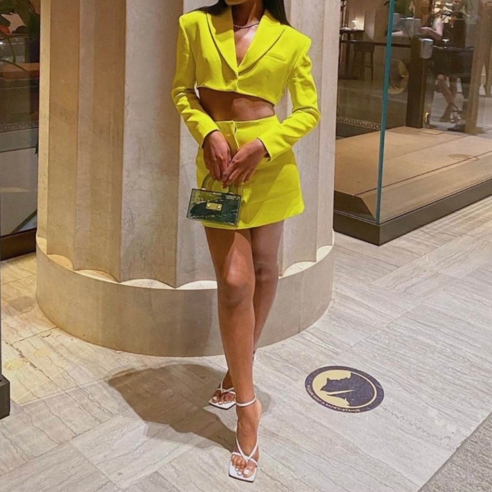 Bloggers favorite Zara cut out blazer dress - Picture 2 of 9